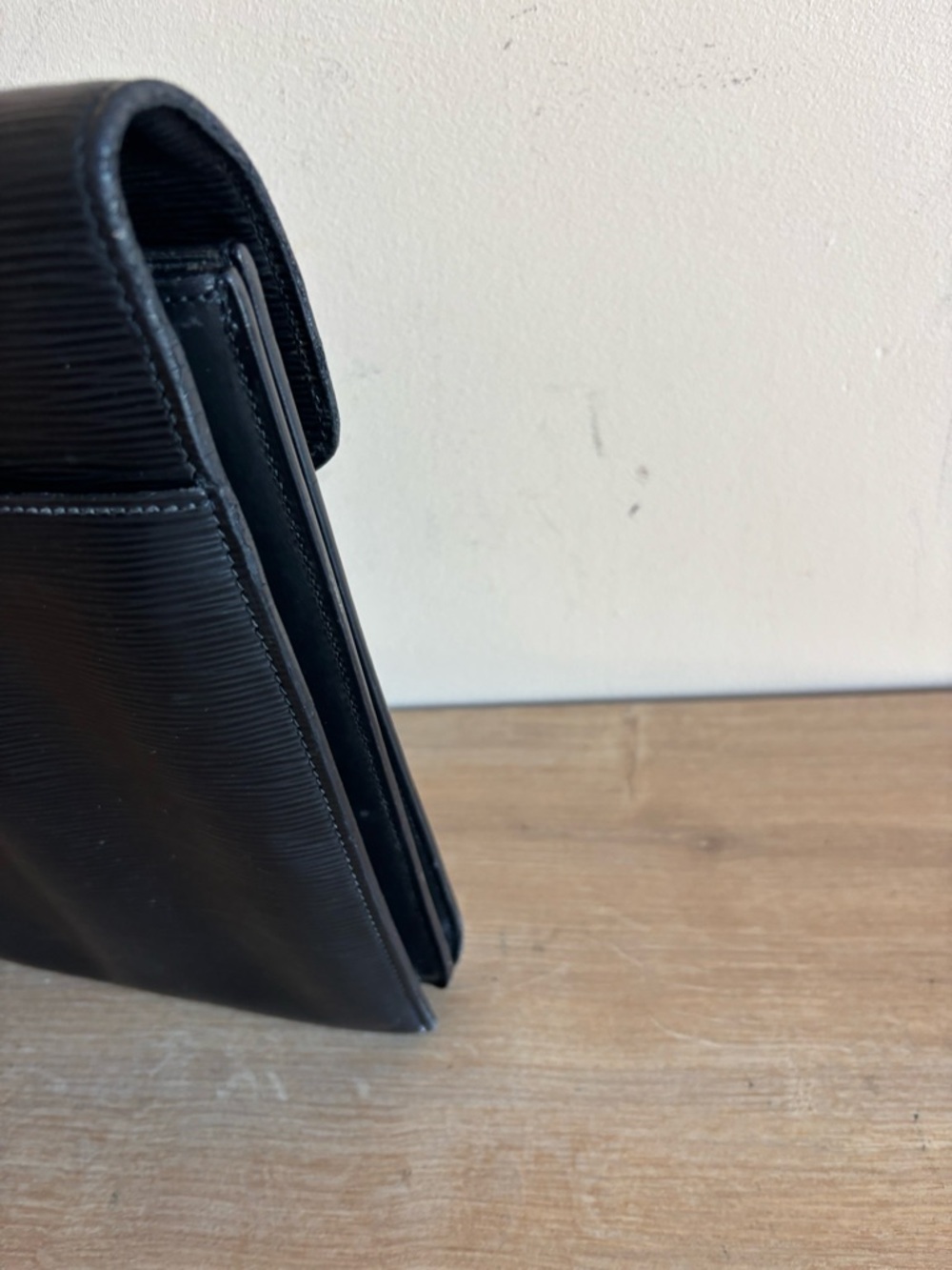 Authentic Louis Vuitton epi leather briefcase - Picture 6 of 12